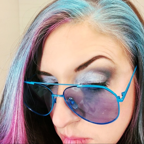 Meet your Posher, Heather - Picture 1 of 1